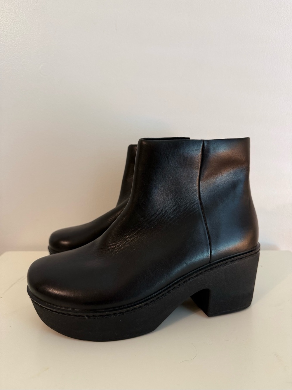 FitFlop Women's Pilar Leather Ankle Boot NEW